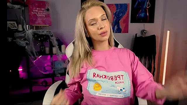 Snapshot of PDiddy_ chatting on November 2025 10:19:02 AM PDiddy online show from November 2025 10:19:02 AM