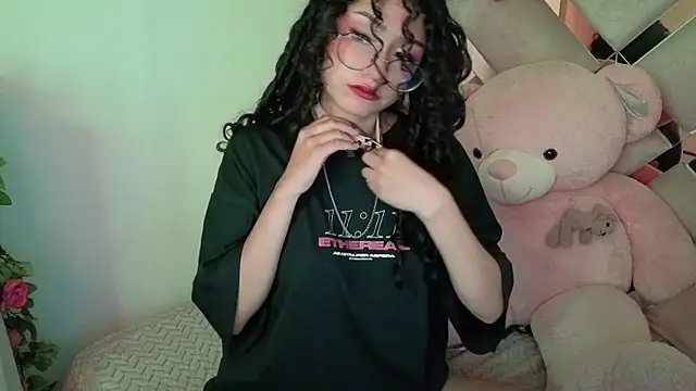 Snapshot of CherieCurl chatting on May 2026 05:33:01 PM CherieCurl online show from May 2026 05:33:01 PM