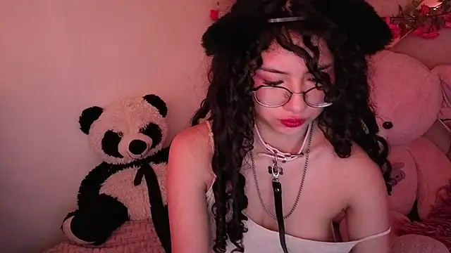 Snapshot of CherieCurl chatting on May 2026 03:28:01 PM CherieCurl online show from May 2026 03:28:01 PM