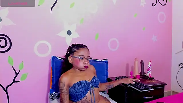 Lauren Hills069 online show from June 2026 11:48:01 PM