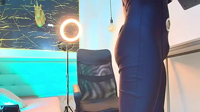 Bella salvatore online show from November 2025 08:53:02 PM