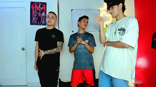 Snapshot of oversizedxguys chatting on April 2026 03:13:02 AM oversizedxguys online show from April 2026 03:13:02 AM