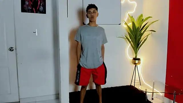 Snapshot of oversizedxguys chatting on April 2026 01:20:02 AM oversizedxguys online show from April 2026 01:20:02 AM