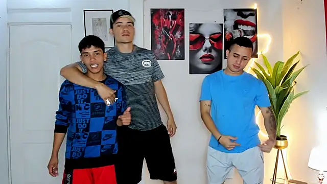 Snapshot of oversizedxguys chatting on April 2026 02:28:01 AM oversizedxguys online show from April 2026 02:28:01 AM