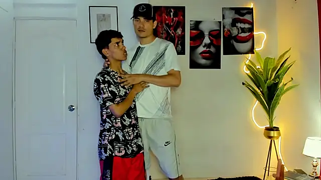 Snapshot of oversizedxguys chatting on April 2026 01:39:01 AM oversizedxguys online show from April 2026 01:39:01 AM