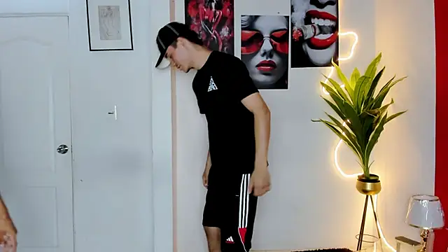 Snapshot of oversizedxguys chatting on April 2026 01:21:01 AM oversizedxguys online show from April 2026 01:21:01 AM