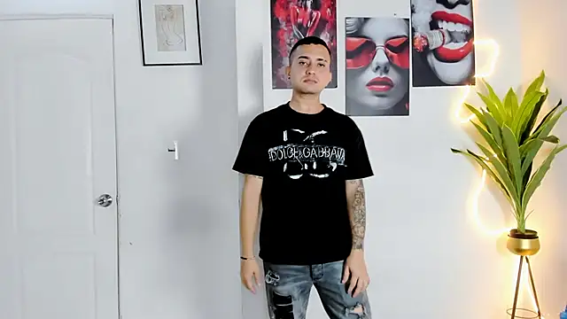 Snapshot of oversizedxguys chatting on April 2026 01:20:02 AM oversizedxguys online show from April 2026 01:20:02 AM