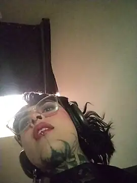 taaylor33 online show from February 2026 06:08:02 PM