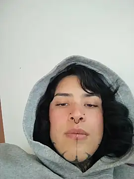 taaylor33 online show from April 2026 10:16:02 PM