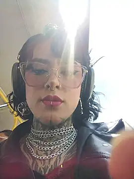 taaylor33 online show from February 2026 05:33:01 PM