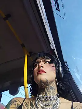 taaylor33 online show from April 2026 09:49:01 PM