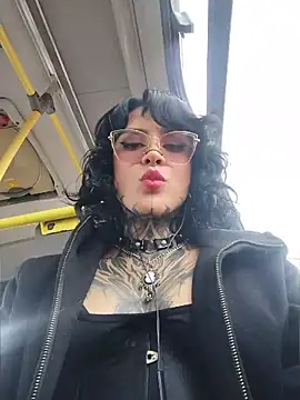 taaylor33 online show from May 2026 09:10:02 PM