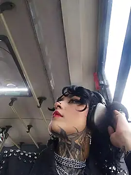 taaylor33 online show from April 2026 09:18:02 PM