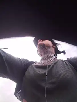 taaylor33 online show from April 2026 08:09:02 PM