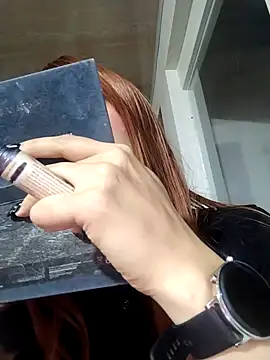 Snapshot of taaylor33 chatting on January 2025 04:50:02 AM taaylor33 online show from January 2025 04:50:02 AM