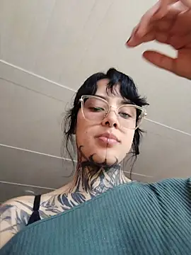 taaylor33 online show from May 2026 06:49:02 PM