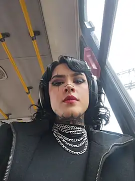 taaylor33 online show from April 2026 09:50:01 PM