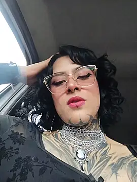 taaylor33 online show from February 2026 05:15:02 PM