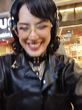taaylor33 online show from May 2026 11:36:03 PM