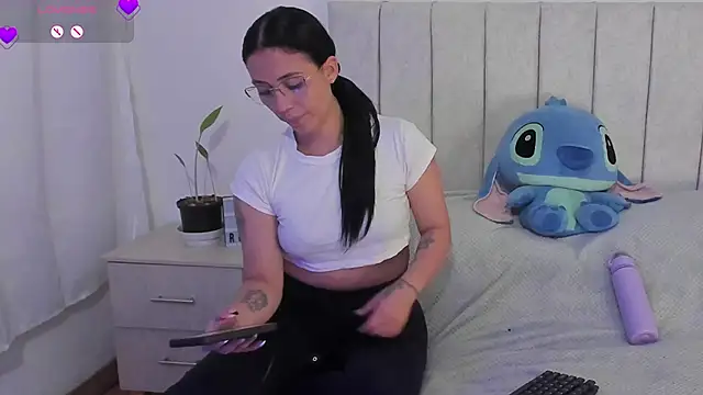 anny roberts online show from November 2025 10:43:02 PM