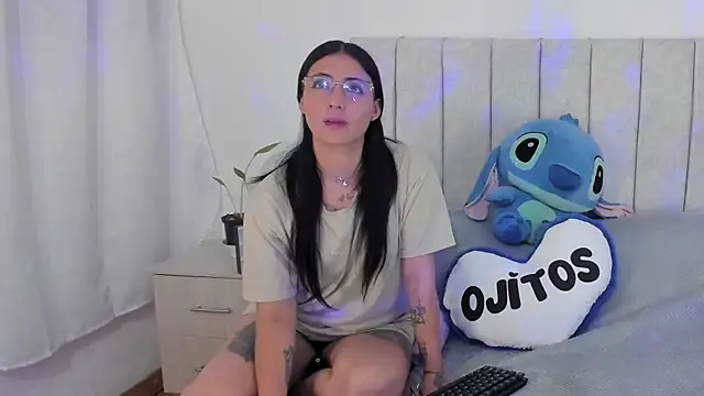 Snapshot of anny_roberts chatting on December 2025 11:09:01 PM anny roberts online show from December 2025 11:09:01 PM