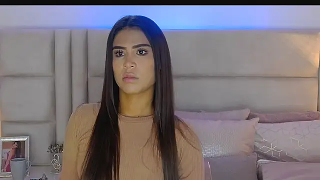 HaileyBaldwin online show from February 2025 08:19:01 PM