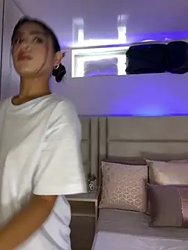 HaileyBaldwin online show from February 2025 05:51:01 PM