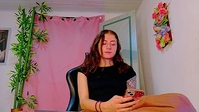 scarlet-jonesx online show from June 2026 12:04:01 AM