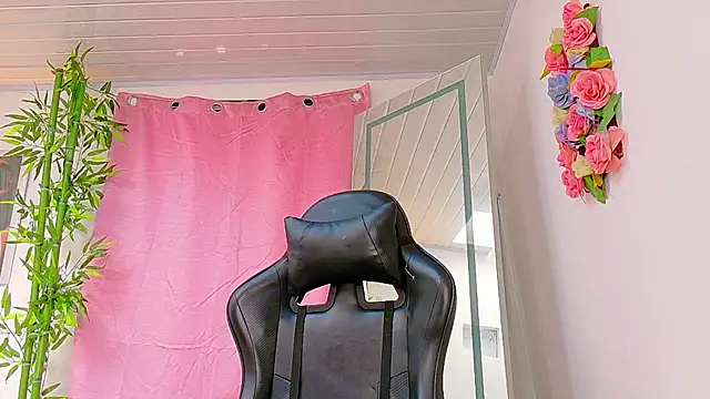 scarlet-jonesx online show from February 2026 12:56:01 PM