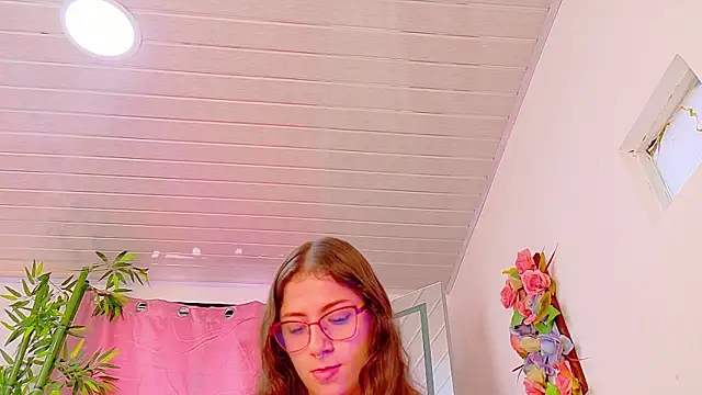 scarlet-jonesx online show from May 2026 07:54:01 PM