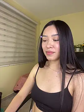 Snapshot of Starliee__ chatting on June 2026 01:00:01 AM Starliee online show from June 2026 01:00:01 AM