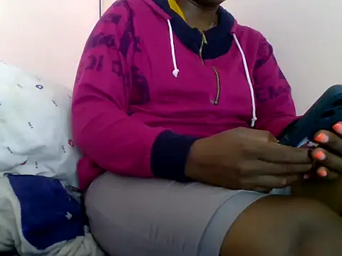 Snapshot of Hot-zeenah chatting on September 2025 05:25:01 PM Hot-zeenah online show from September 2025 05:25:01 PM