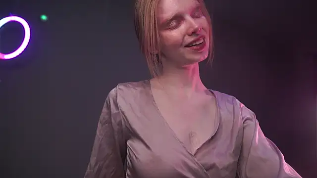 ginger hugs online show from January 2026 10:04:01 PM