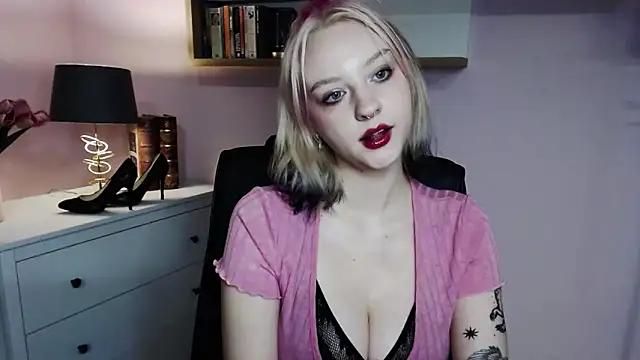 Snapshot of MadelineLust chatting on December 2024 06:49:02 PM MadelineLust online show from December 2024 06:49:02 PM