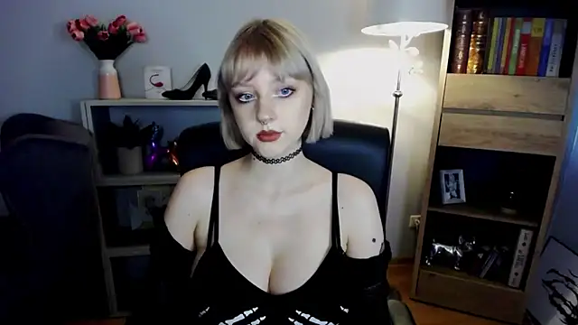 Snapshot of MadelineLust chatting on September 2025 01:33:01 PM MadelineLust online show from September 2025 01:33:01 PM