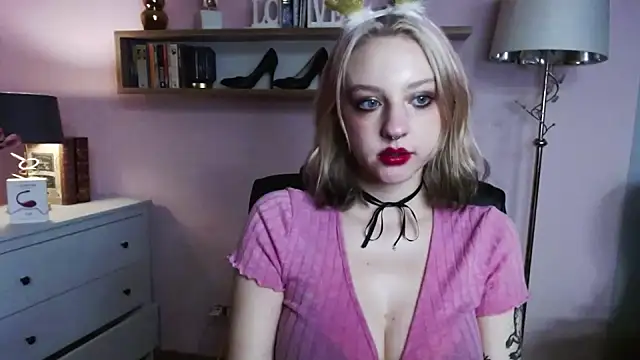 Snapshot of MadelineLust chatting on December 2024 07:20:01 PM MadelineLust online show from December 2024 07:20:01 PM