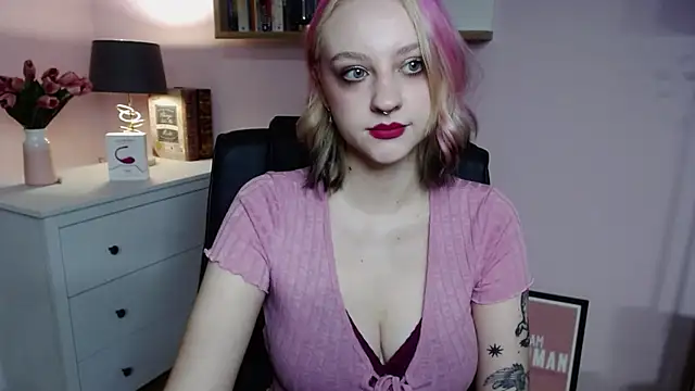 Snapshot of MadelineLust chatting on December 2024 07:40:02 AM MadelineLust online show from December 2024 07:40:02 AM