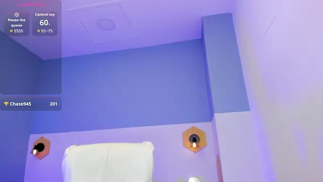 Chloe fischer  online show from April 2026 07:07:02 PM