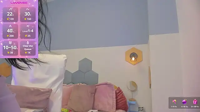 Chloe fischer  online show from May 2026 02:56:02 PM