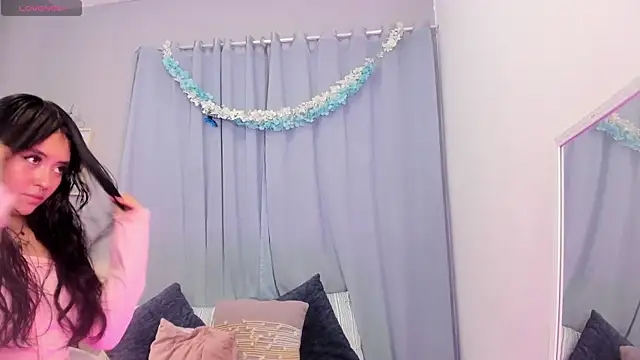 Chloe fischer  online show from April 2026 05:17:02 PM