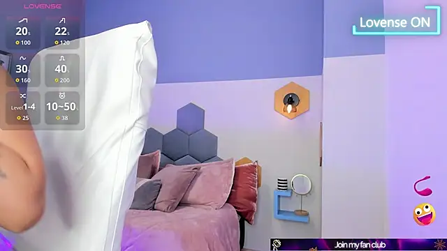 Snapshot of Chloe_fischer_ chatting on October 2025 03:44:02 PM Chloe fischer online show from October 2025 03:44:02 PM