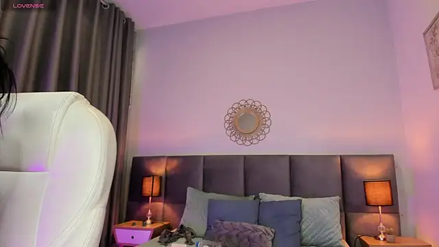 Chloe fischer  online show from July 2026 06:33:01 PM