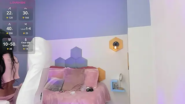 Chloe fischer  online show from April 2026 03:19:01 PM