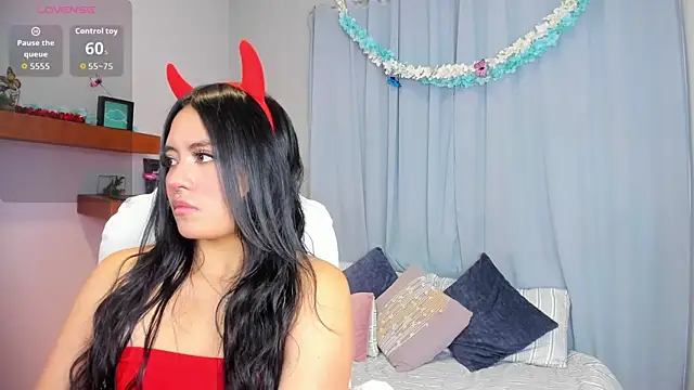 Chloe fischer  online show from April 2026 03:30:02 PM
