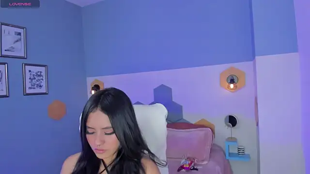 Chloe fischer  online show from April 2026 03:06:01 PM