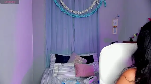 Chloe fischer  online show from July 2026 04:18:02 PM