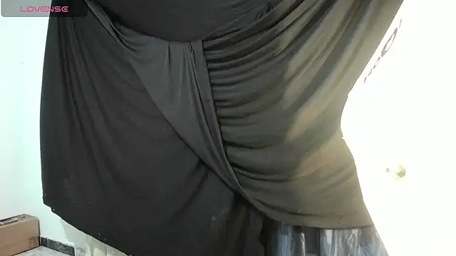 latinaStepmom online show from May 2026 11:54:01 PM