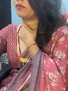 Snapshot of Spicy_sari_girl chatting on February 2025 03:04:02 PM Spicy sari girl online show from February 2025 03:04:02 PM