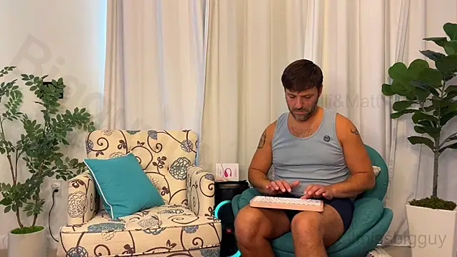 Snapshot of Lilmissbigguy chatting on October 2025 09:17:02 PM Lilmissbigguy online show from October 2025 09:17:02 PM