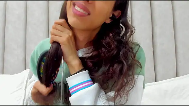 FreyaMoller online show from December 2025 01:59:02 PM